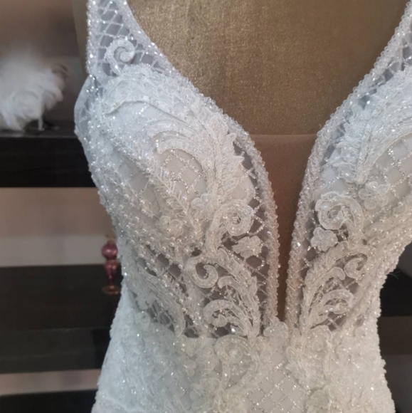 Wedding dress - Picture 4 of 11